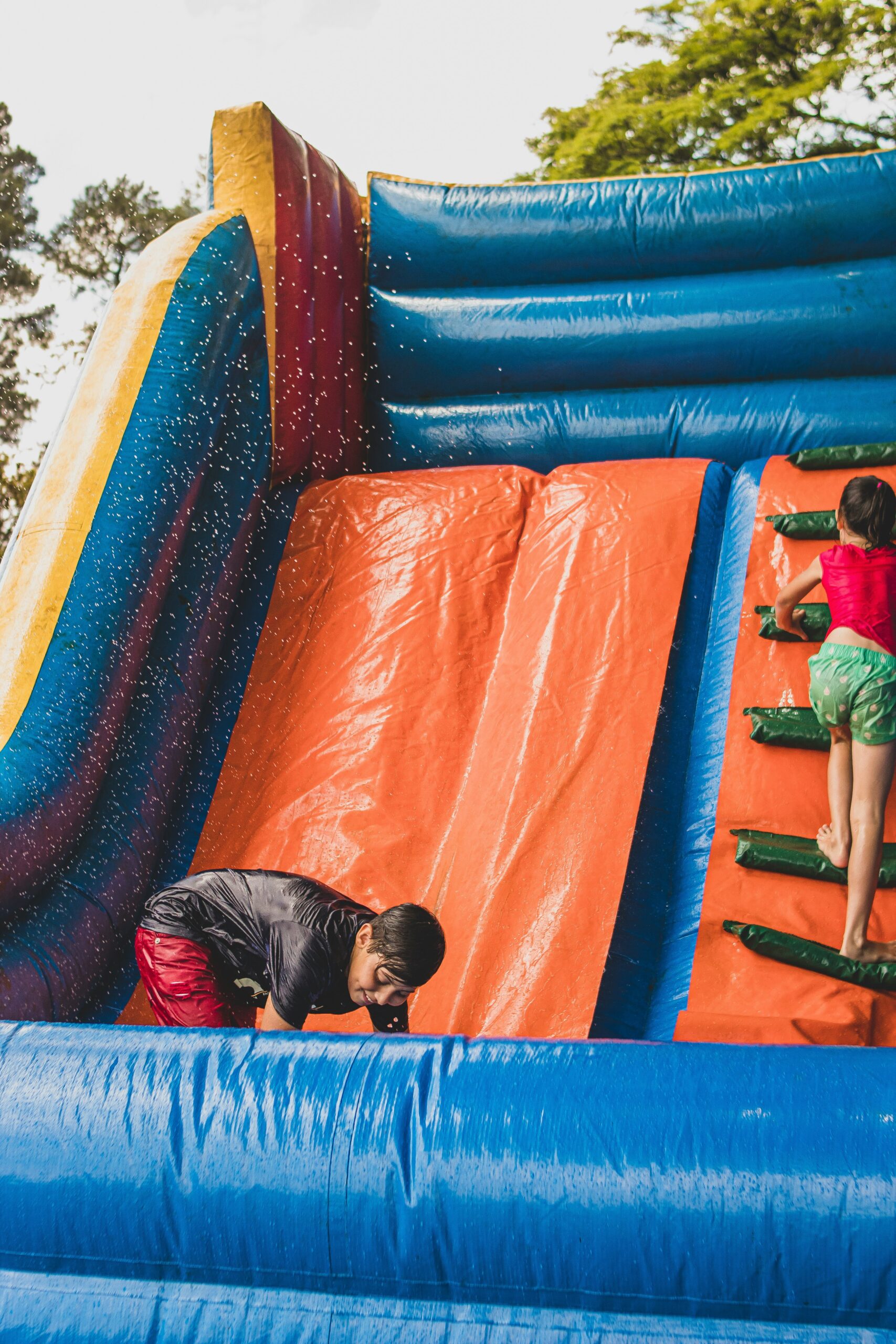 Water Slide Rental vs. Bounce House: Which Is Better for Your Party?